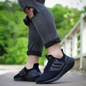 ADIDAS ULTRABOOST 22 Triple Black Running Sneaker